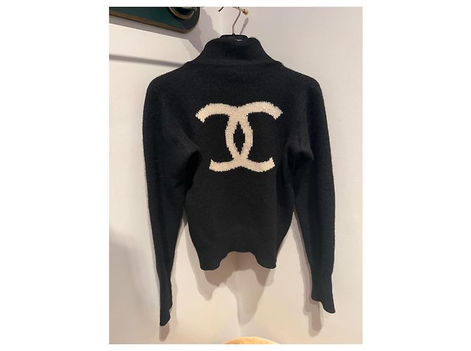 Chanel Pullover aus schwarzem Kaschmir und weißem CC - Ansicht 7