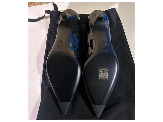 Chanel Pumps aus schwarzem Lackleder - Ansicht 10