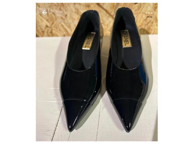 Chanel Pumps aus schwarzem Lackleder - Ansicht 8