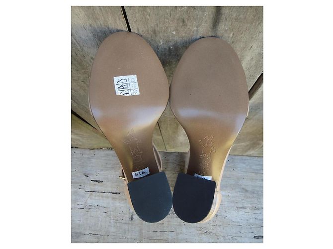 Sandali Marni in pelle verniciata beige - vista 7
