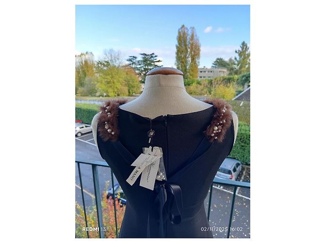 Blumarine Kleid aus schwarzer Seide mit Perlen und Fell - Ansicht 11