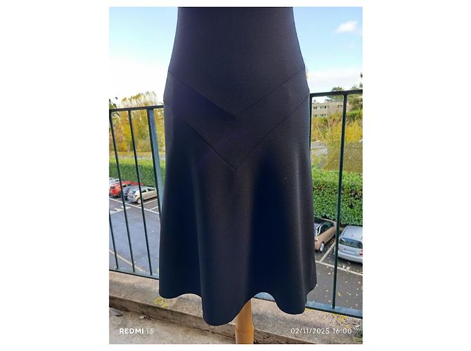 Blumarine Kleid aus schwarzer Seide mit Perlen und Fell - Ansicht 4