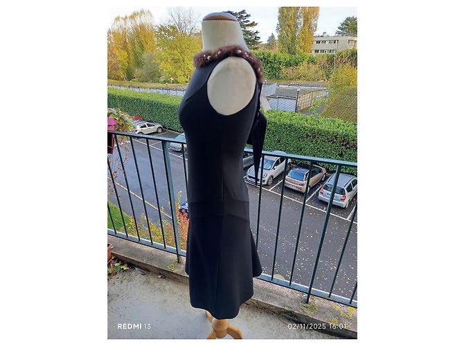 Blumarine Kleid aus schwarzer Seide mit Perlen und Fell - Ansicht 8