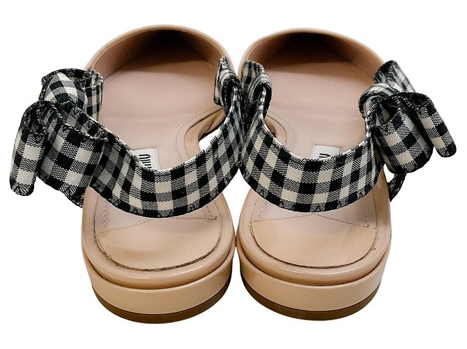 Bailarinas de charol nude Miu Miu con slingback de cuadros negros / blancos - vista 5