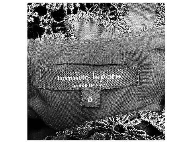 Schwarzes Spitzen-Cocktailkleid von Nanette Lepore - Ansicht 4