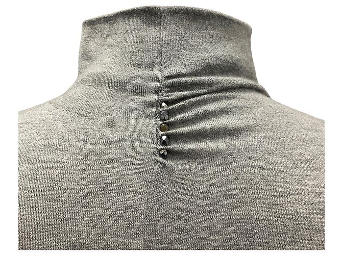 Grauer Cashmere-Pullover mit langem Arm, Stehkragen, Rüschen und Strassverzierungen von Brunello Cucinelli - Ansicht 4