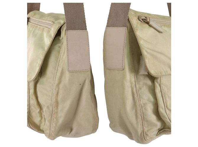 Borsa a tracolla in nylon tessuto beige con logo Prada - vista 5