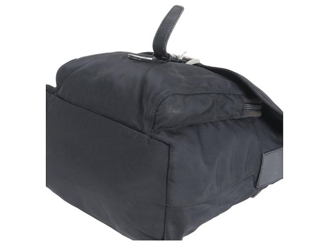 Borsa a tracolla in nylon tessuto nero con logo Prada e fibbia - vista 6