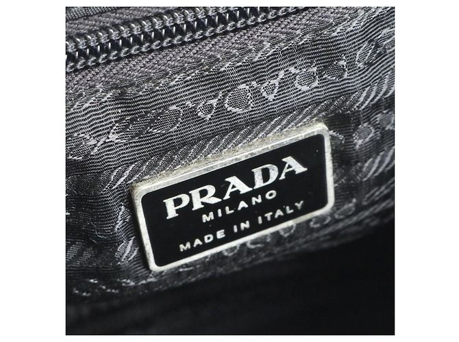 Borsa a tracolla in nylon tessuto nero con logo Prada e fibbia - vista 8