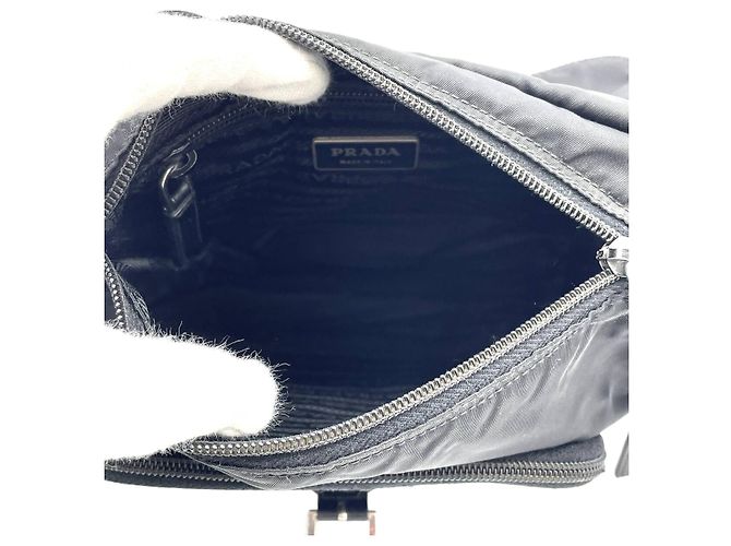 Borsa a tracolla tecnica Prada in nylon tessuto nero con logo e fibbia - vista 6