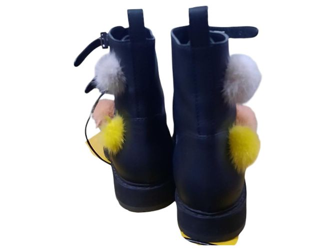 Fendi Pom-Pom Lederstiefel schwarz - Ansicht 2