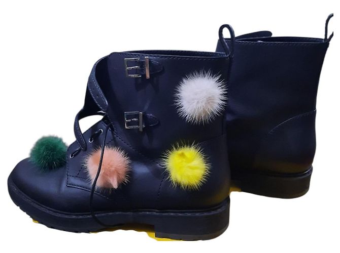 Fendi Pom-Pom Lederstiefel schwarz - Ansicht 3