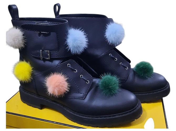 Fendi Pom-Pom Lederstiefel schwarz - Ansicht 4