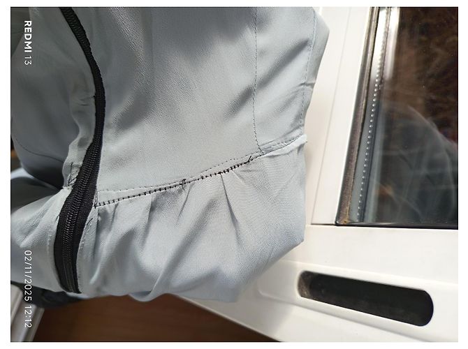 Balenciaga Kleid aus schwarzer Spitze - Ansicht 11