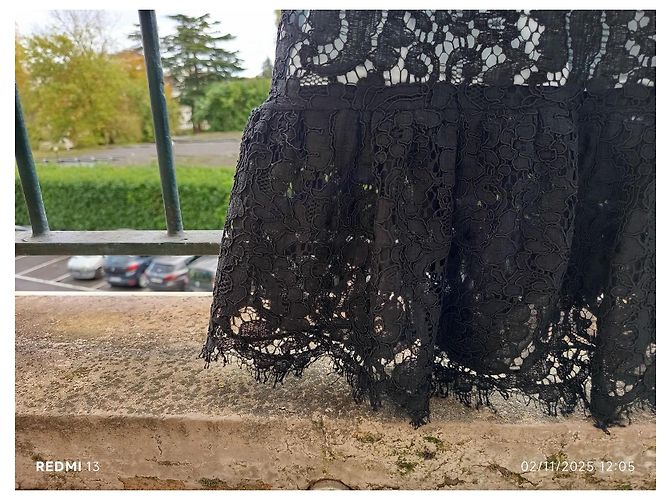 Balenciaga Kleid aus schwarzer Spitze - Ansicht 6