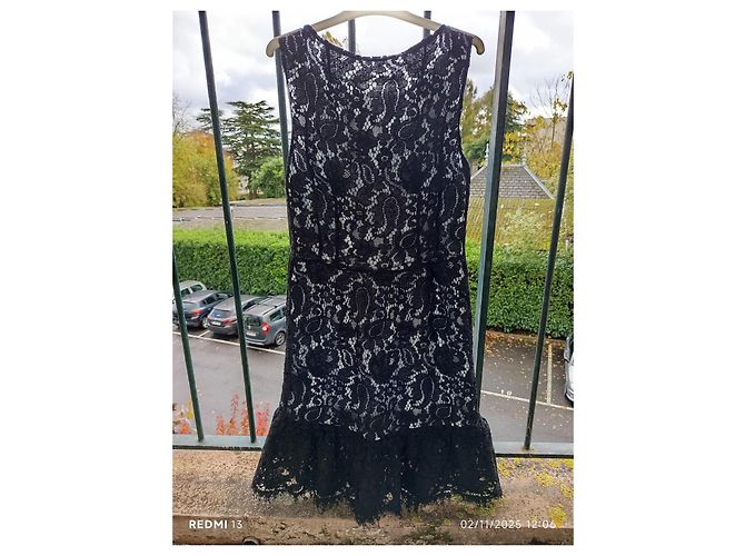 Balenciaga Kleid aus schwarzer Spitze - Ansicht 7