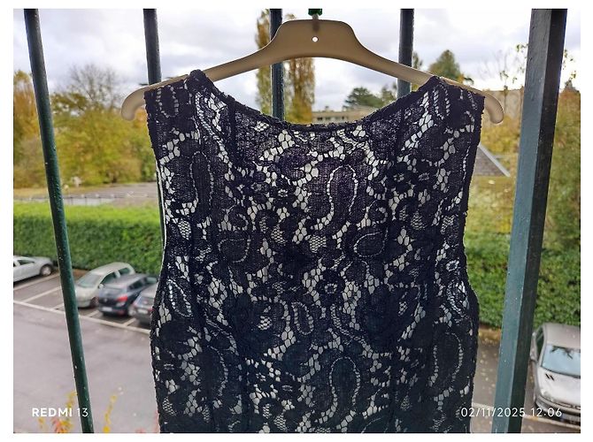 Balenciaga Kleid aus schwarzer Spitze - Ansicht 8