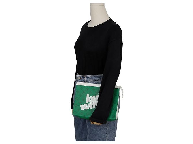 Louis Vuitton Clutch Pochette Voyage MM Verde - vista 13