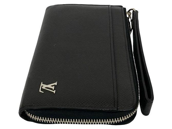 Louis Vuitton Zippy Dragonne Taiga Wallet Black - view 6