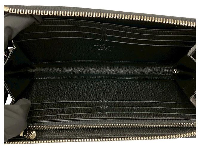 Louis Vuitton Zippy Dragonne Taiga Wallet Black - view 8