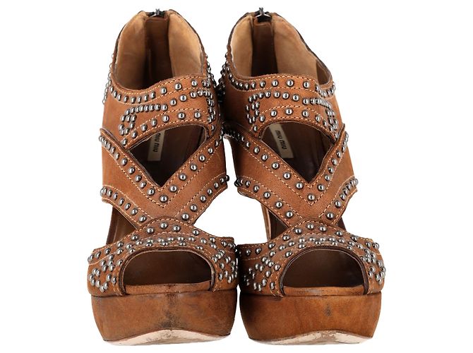 Miu Miu Décolleté a piattaforma peep-toe con borchie in pelle marrone Rosso - vista 2