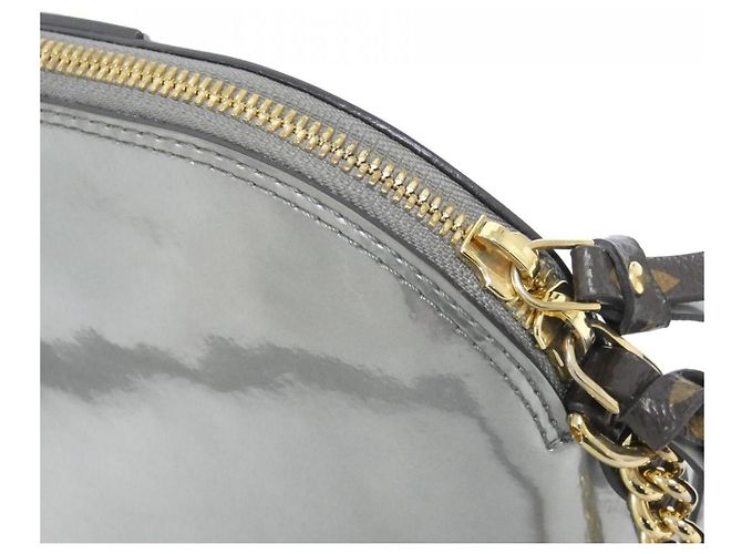 Borsa a spalla Alma Mini in vernice Monogram Miroir Louis Vuitton Grigio - vista 6