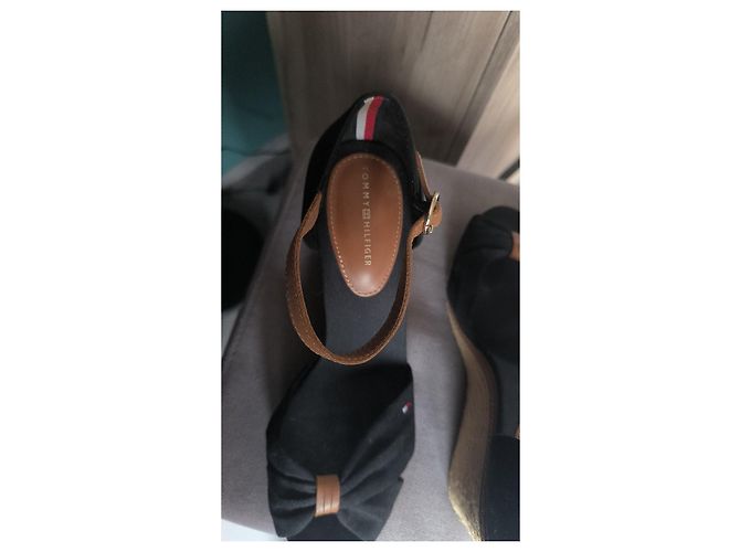 Schwarze Keilsandalen von Tommy Hilfiger mit Schleife - Ansicht 3