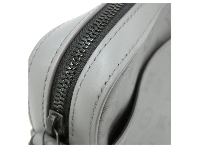 Bolso de Mensajero Duo Monogram Shadow de Louis Vuitton Gris - vista 6