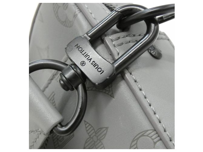 Bolso de Mensajero Duo Monogram Shadow de Louis Vuitton Gris - vista 8