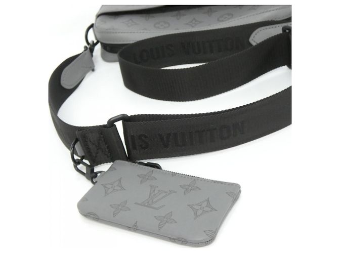 Bolso de Mensajero Duo Monogram Shadow de Louis Vuitton Gris - vista 9