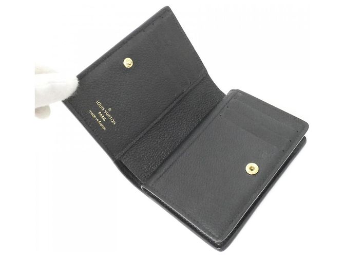 Cartera Claire Monogram Empreinte Louis Vuitton Negro - vista 4
