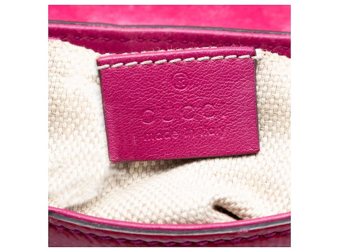 Gucci Piccola Borsa a Tracolla in Vernice Rosa Soho con Catena - vista 5