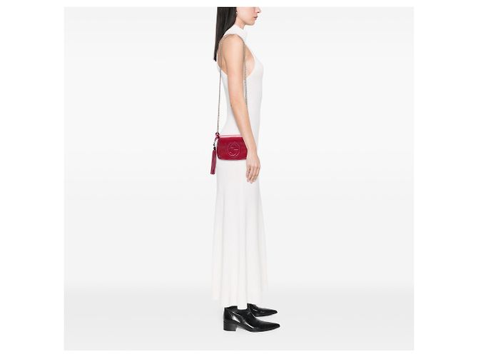 Gucci Piccola Borsa a Tracolla in Vernice Rosa Soho con Catena - vista 7