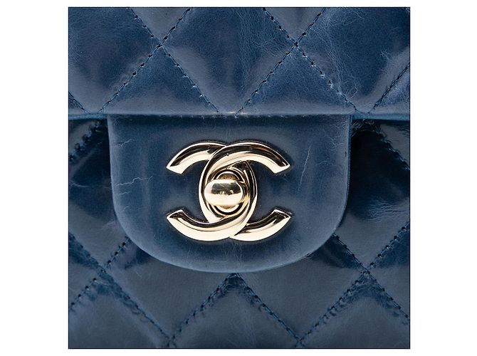 Chanel Azul Medio Clásico en Piel de Ternera Glaseada Camelia Doble Solapa Azul oscuro - vista 5