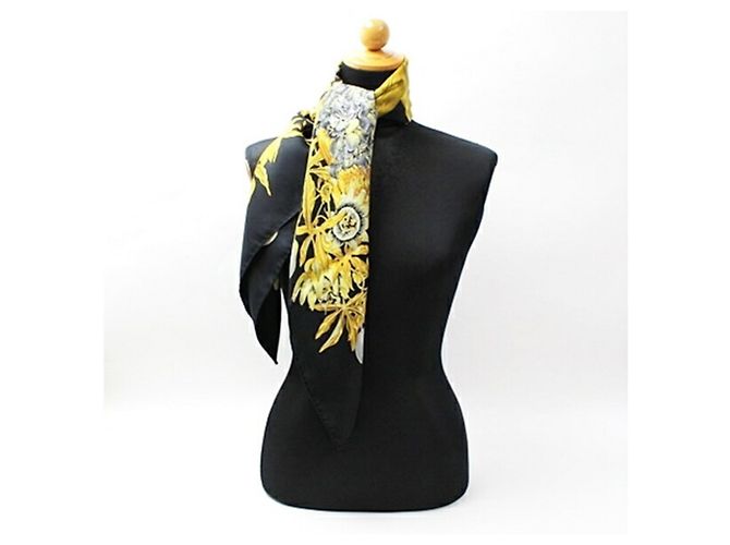 Sciarpa Hermès Carré 90 PASSIFLORES Nero Giallo - vista 4