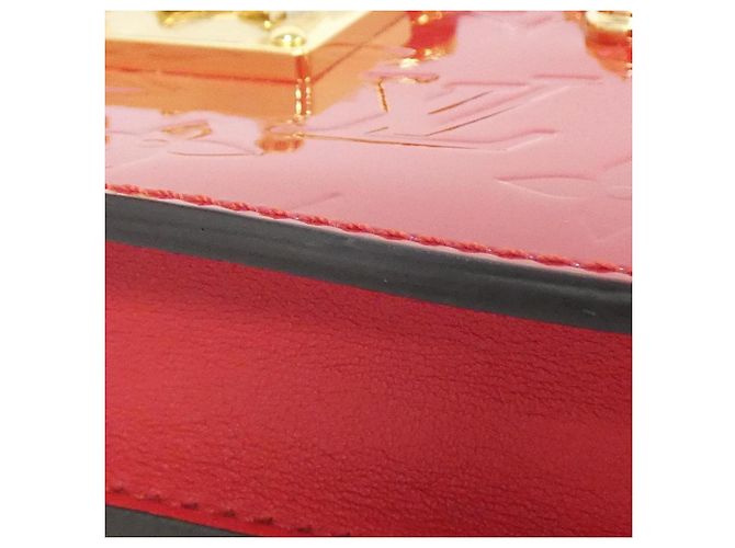 Borsa a spalla Trunk Clutch in Vernis di Louis Vuitton Fuschia - vista 3