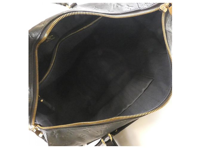 Borsa a Spalla Lumineuse GM in Monogram Empreinte Louis Vuitton - vista 9