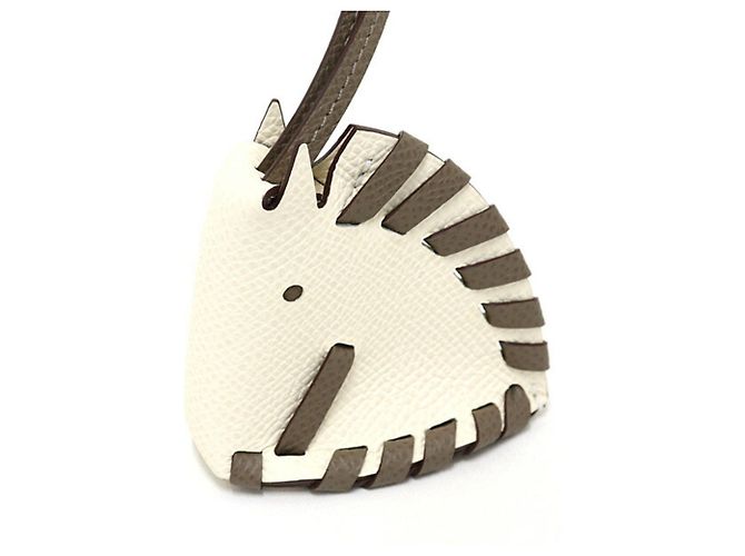 Charm Cheval Tresse Nata/Etoupe di Hermès Bianco Taupe - vista 2