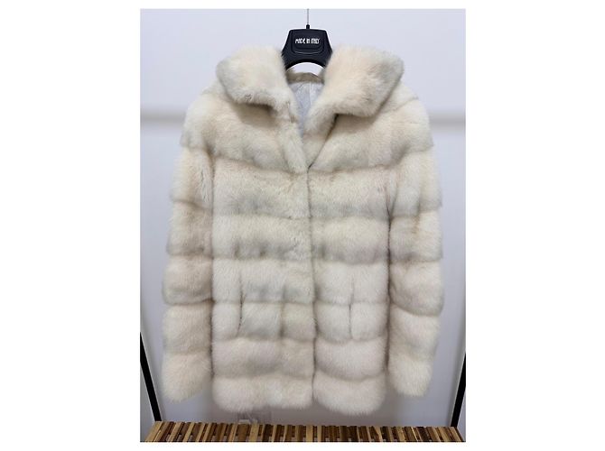 Autre Marque Weiße Nerzjacke mit Kapuze - Ansicht 10
