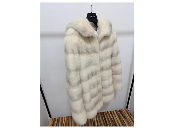 Autre Marque Weiße Nerzjacke mit Kapuze - Ansicht 12