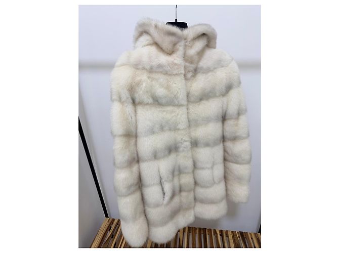 Autre Marque Weiße Nerzjacke mit Kapuze - Ansicht 2