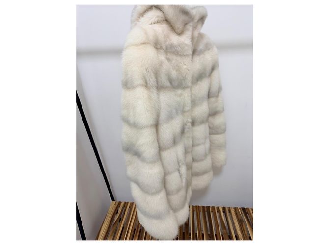 Autre Marque Weiße Nerzjacke mit Kapuze - Ansicht 3