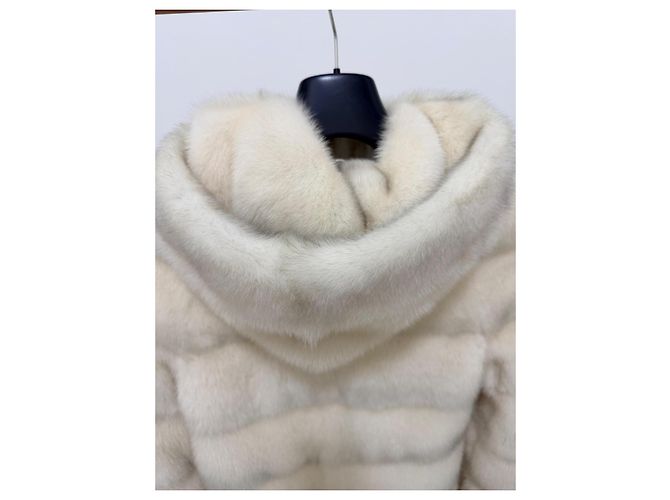 Autre Marque Weiße Nerzjacke mit Kapuze - Ansicht 5