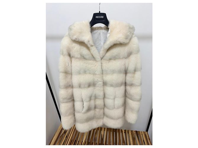 Autre Marque Weiße Nerzjacke mit Kapuze - Ansicht 6