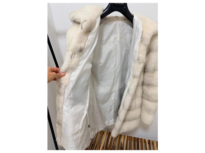 Autre Marque Weiße Nerzjacke mit Kapuze - Ansicht 7