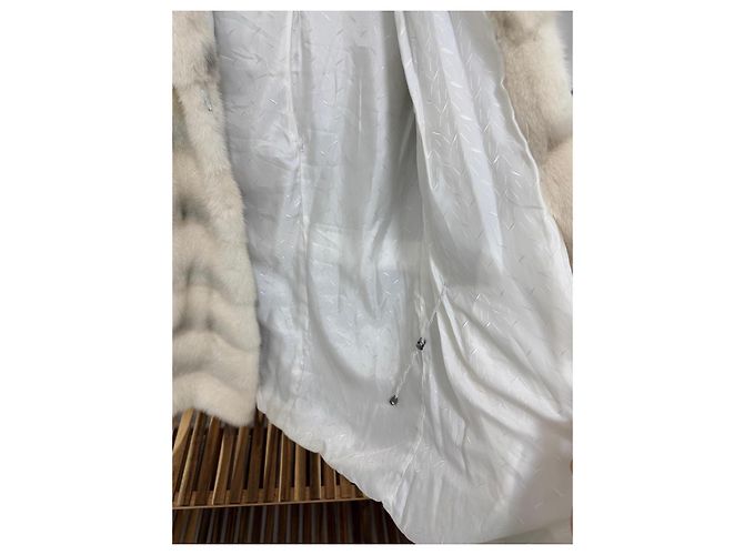 Autre Marque Weiße Nerzjacke mit Kapuze - Ansicht 8