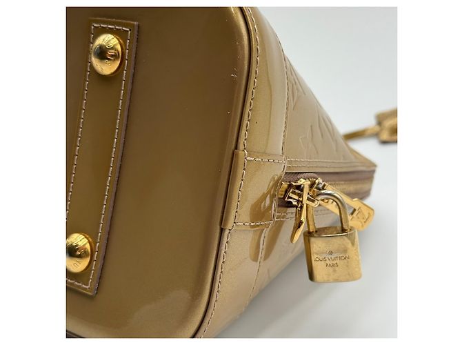 Louis Vuitton Alma PM in Pelle Verniciata Oro D'oro - vista 4