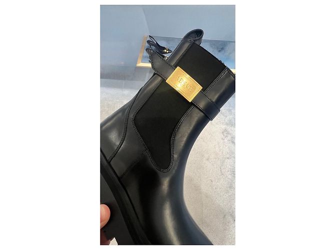 Versace Botines Chelsea de Cuero Negro con Hebilla Medusa - vista 3