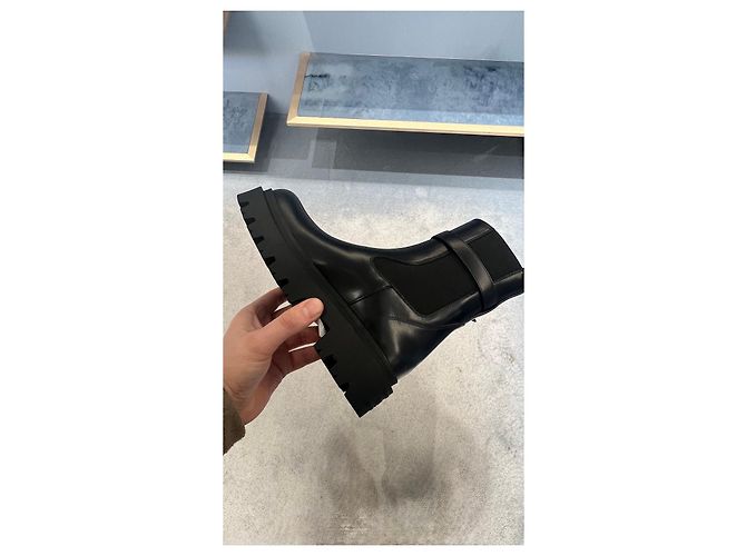 Versace Botines Chelsea de Cuero Negro con Hebilla Medusa - vista 4