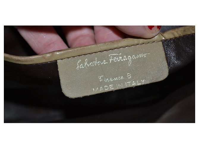 Borsa a mano Salvatore Ferragamo in pelle beige - vista 8